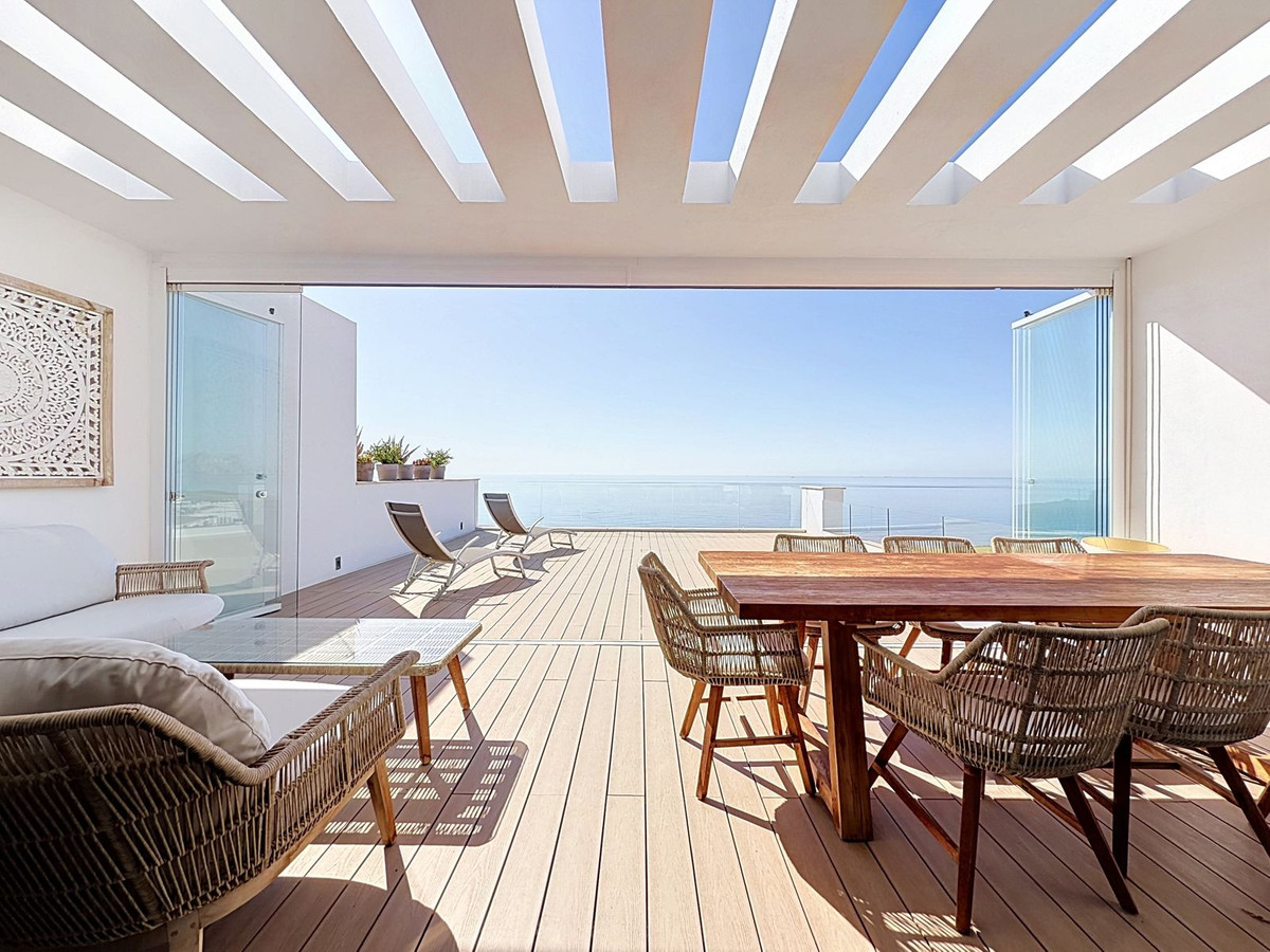 4 Bedroom Penthouse in La Alcaidesa - Photo 2