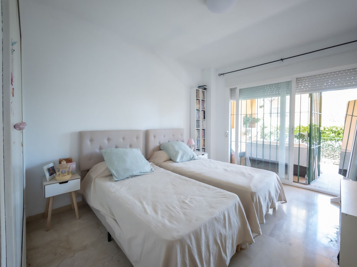 2 Bedroom Apartment in San Pedro de Alcántara - Photo 33