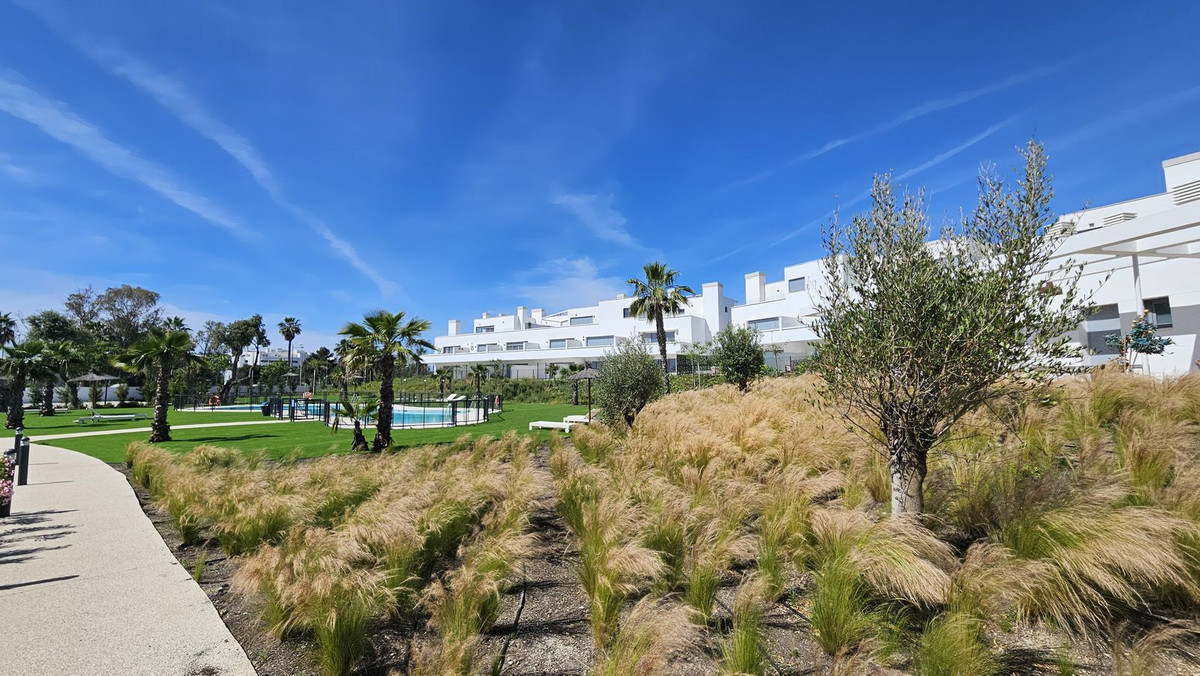 2 Bedroom Apartment in Estepona - Photo 57