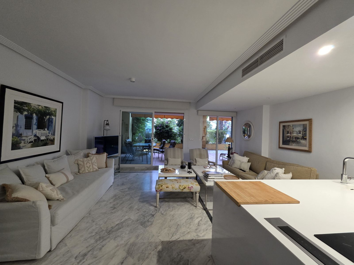 2 Bedroom Apartment in Marbella - Photo 5