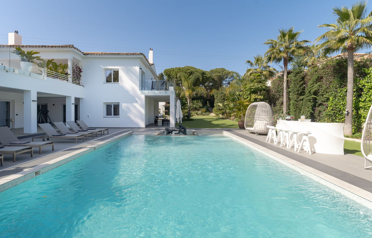 6 Bedroom Villa in Estepona - Photo 36