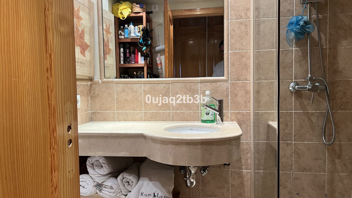2 Bedroom Apartment in Estepona - Photo 8