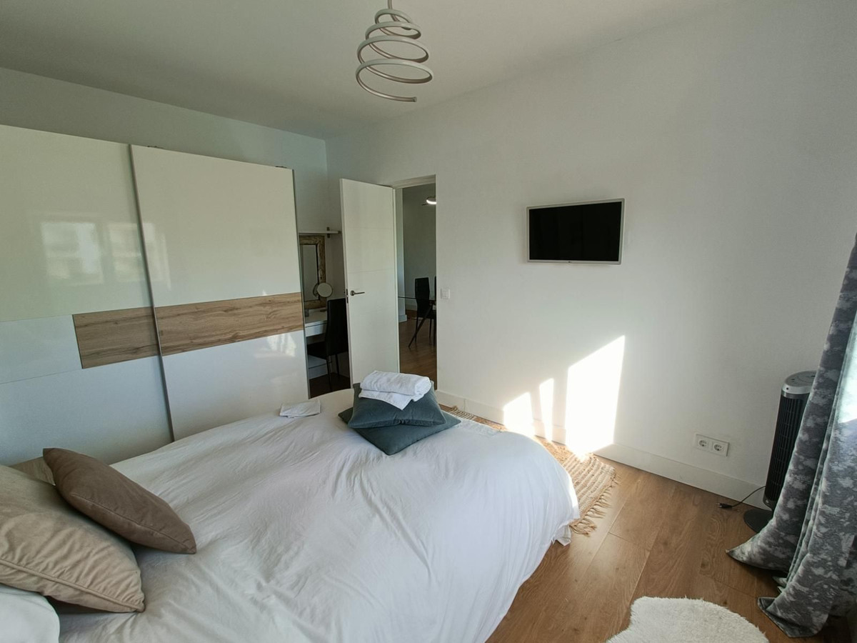 2 Bedroom Apartment in Estepona - Photo 15