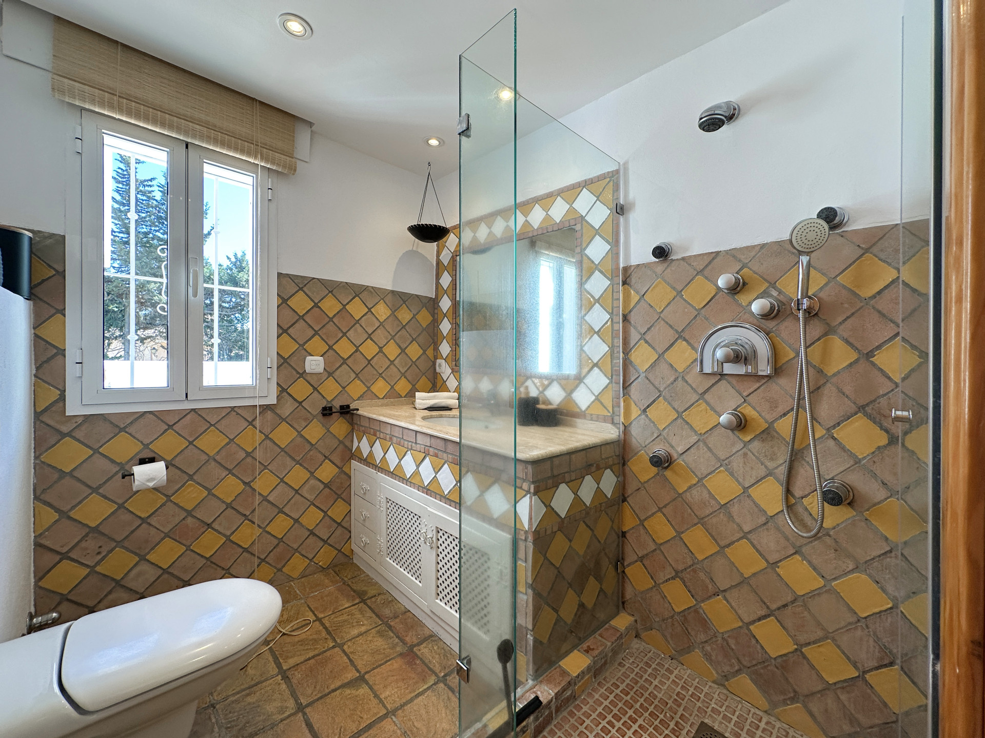 6 Bedroom Villa in Estepona - Photo 25