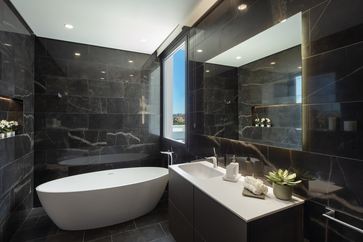 5 Bedroom Villa in Marbella - Photo 22