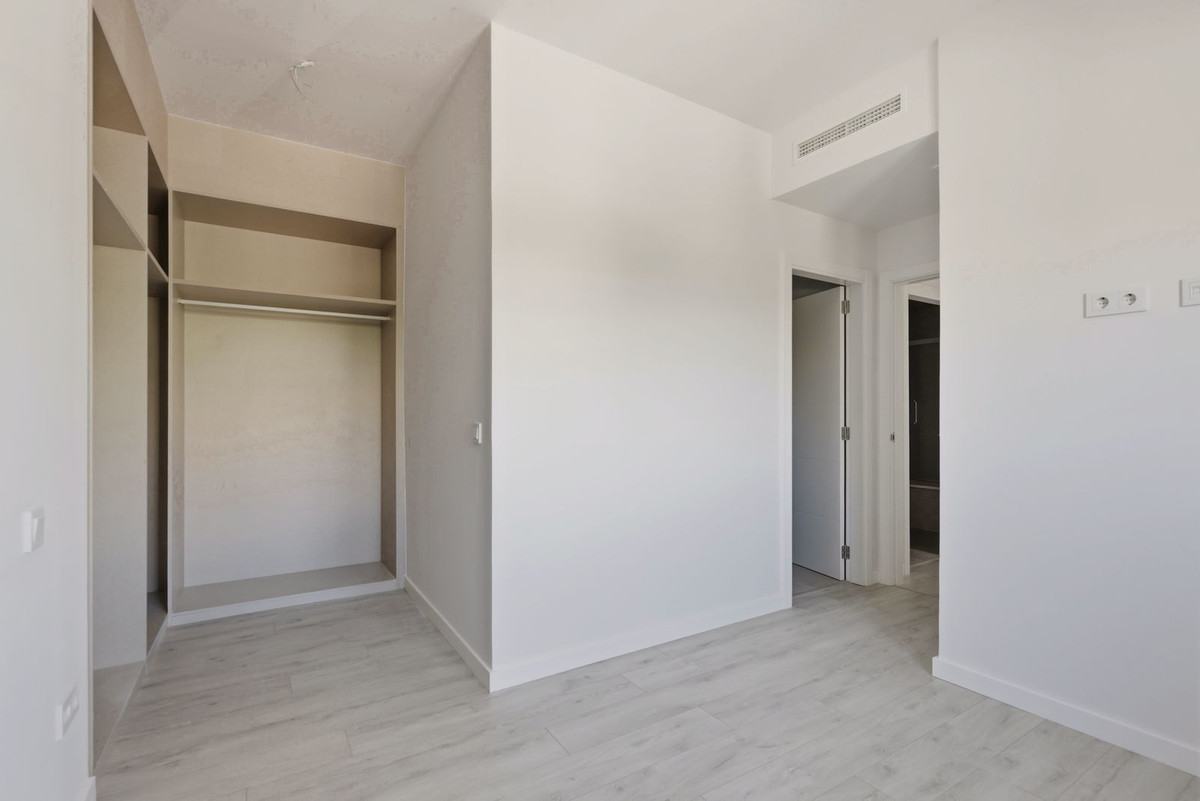 3 Bedroom Apartment in Estepona - Photo 22