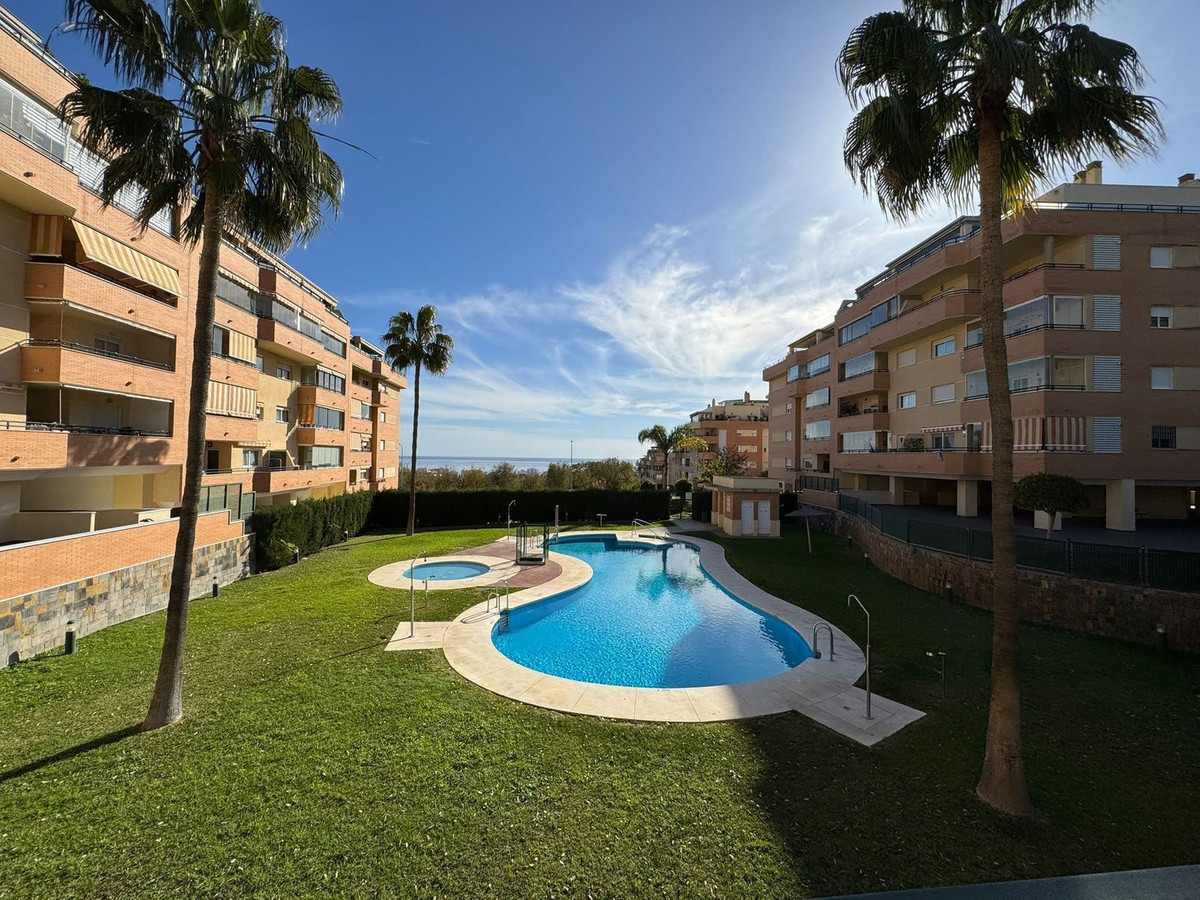 4 Bedroom Penthouse in Torremolinos - Photo 35