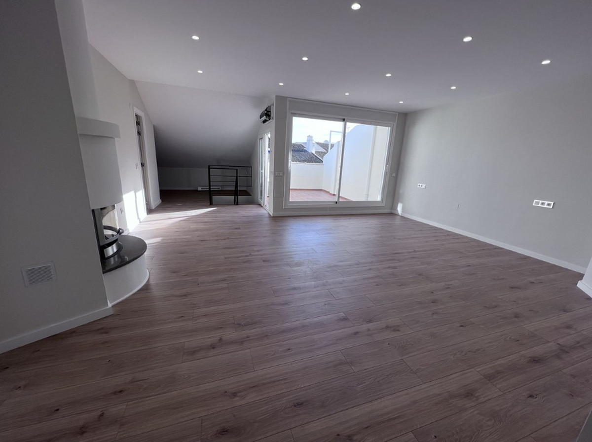 4 Bedroom Penthouse in San Pedro de Alcántara - Photo 35