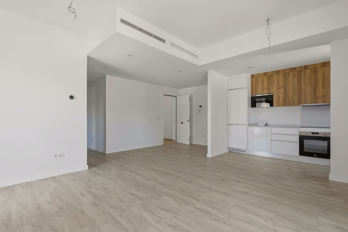 3 Bedroom Apartment in Estepona - Photo 12