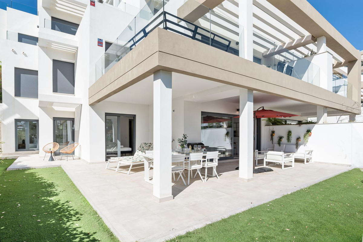 3 Bedroom Apartment in Estepona - Photo 5