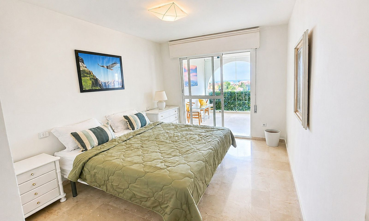 2 Bedroom Apartment in Estepona - Photo 19