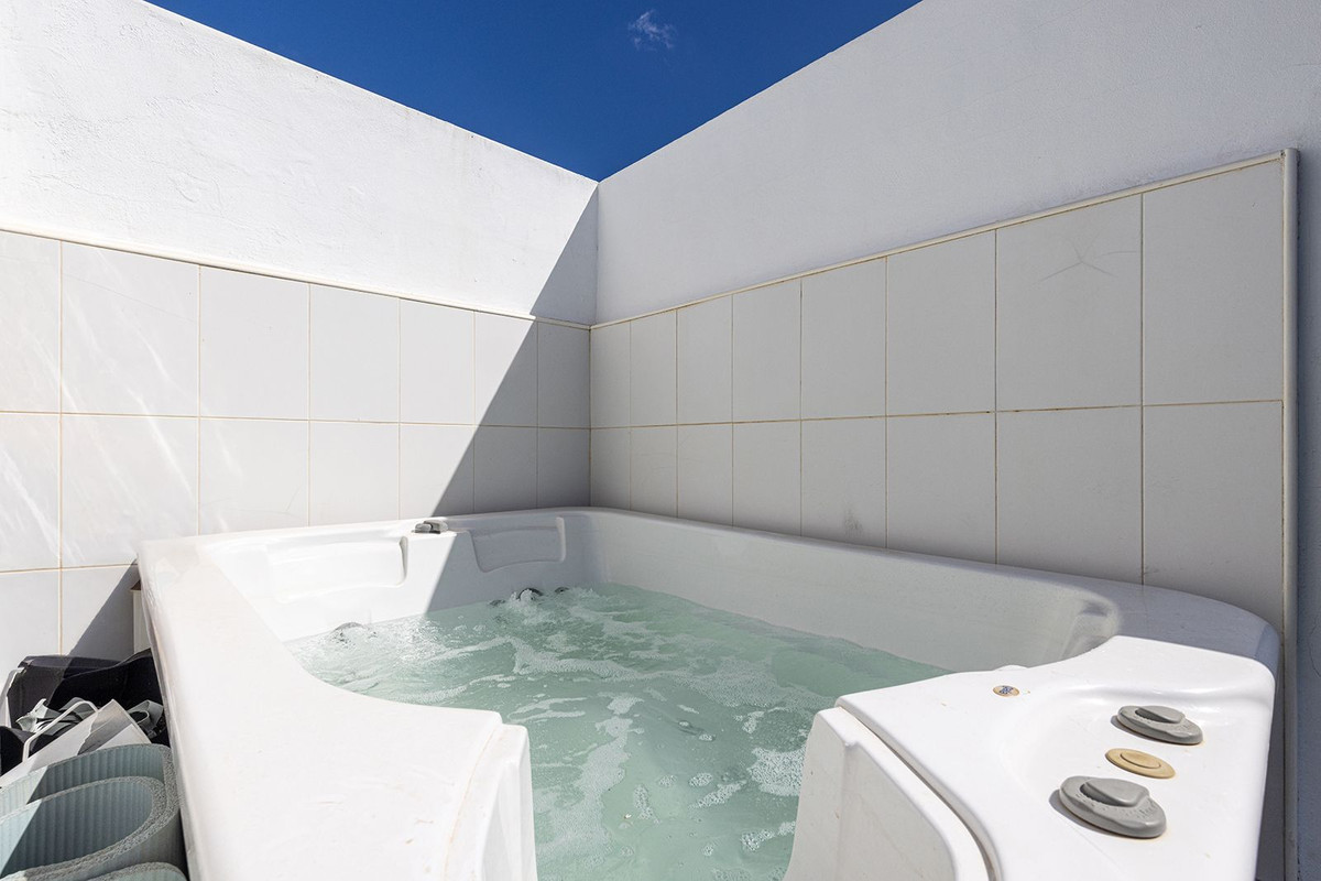 3 Bedroom Penthouse in Mijas - Photo 21