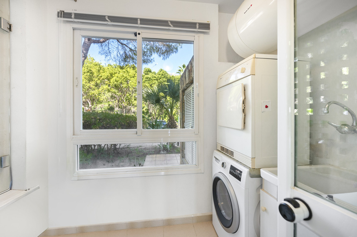 3 Bedroom Apartment in Benahavís - Photo 13