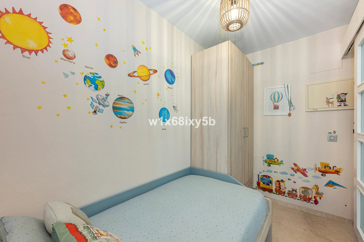 1 Bedroom Apartment in Estepona - Photo 11