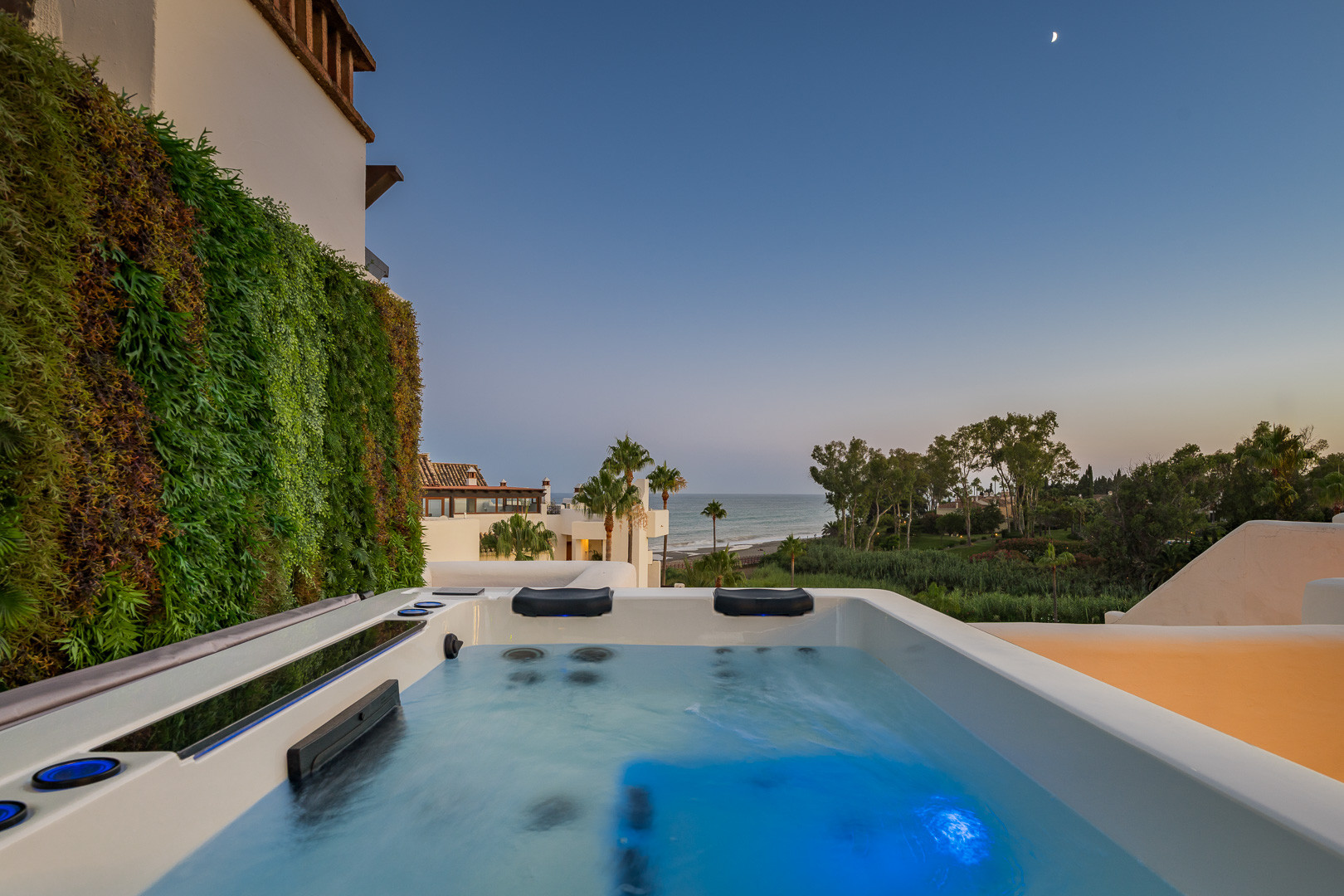 3 Bedroom Penthouse in Estepona - Photo 22