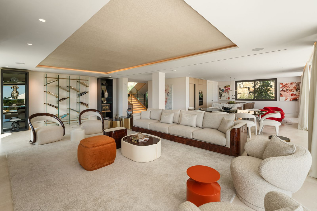 5 Bedroom Villa in Marbella - Photo 8