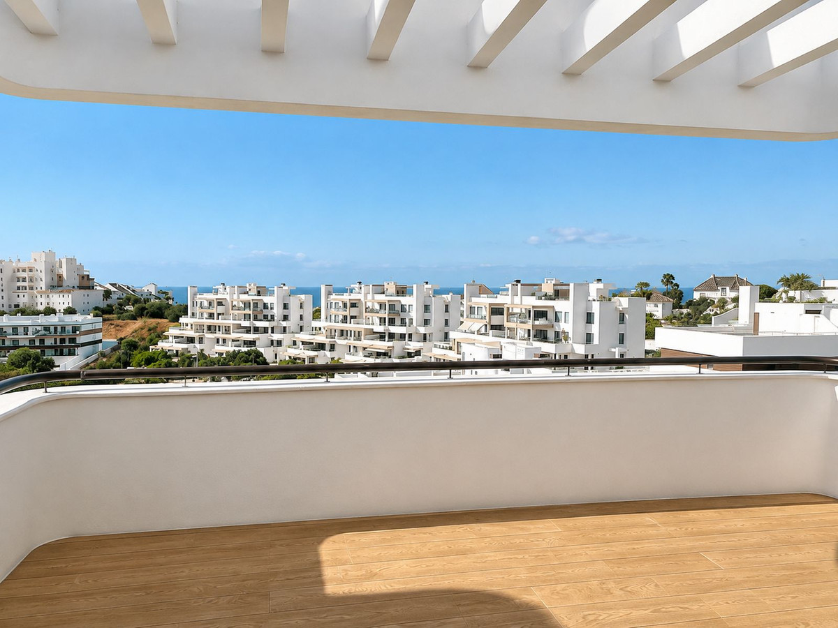 3 Bedroom Penthouse in Estepona - Photo 25