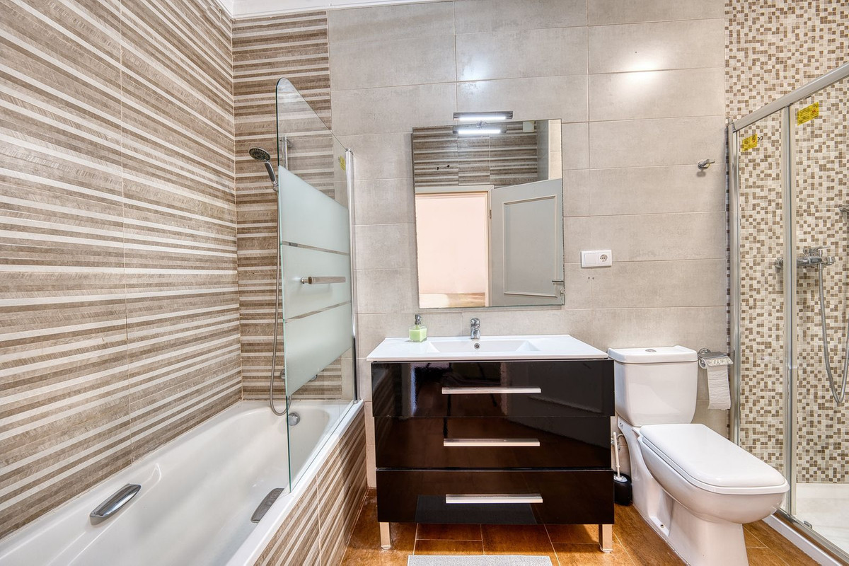 8 Bedroom Villa in Marbella - Photo 29