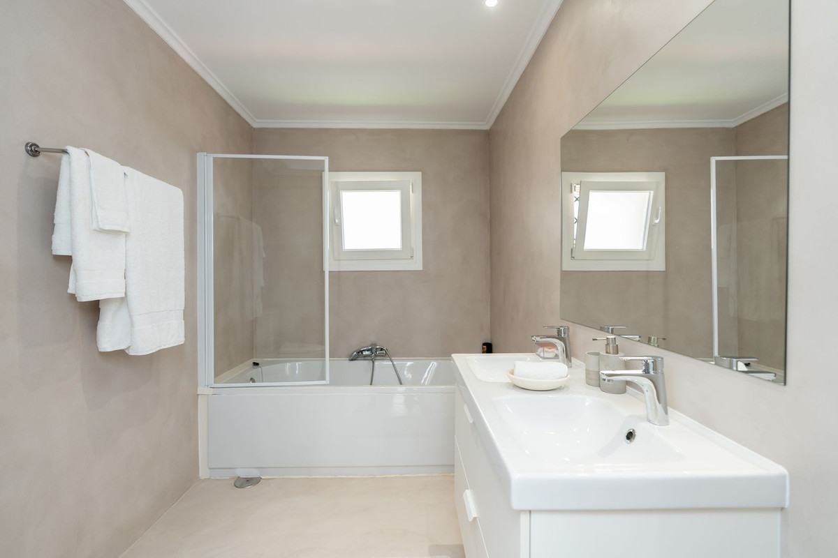 5 Bedroom Villa in San Pedro de Alcántara - Фото 15