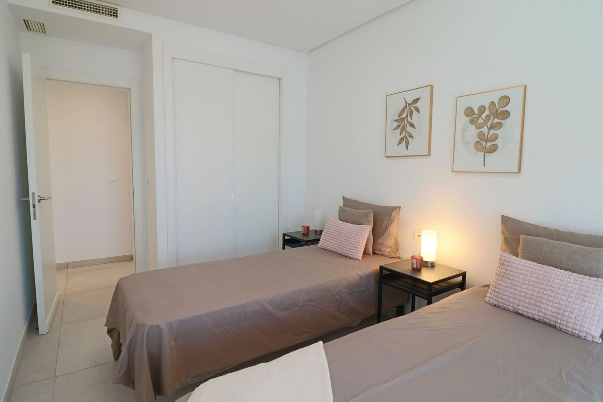 3 Bedroom Penthouse in Benahavís - Photo 9