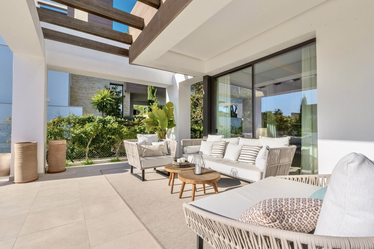 4 Bedroom Villa in Marbella - Photo 12