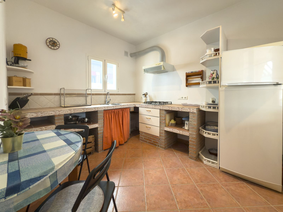 6 Bedroom Townhouse in Tolox - Photo 51