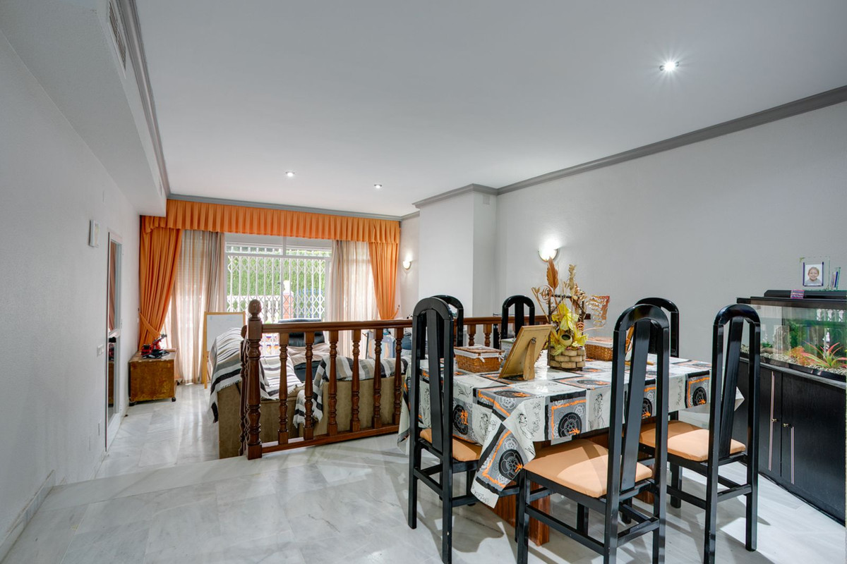 3 Bedroom Townhouse in Estepona - Photo 4