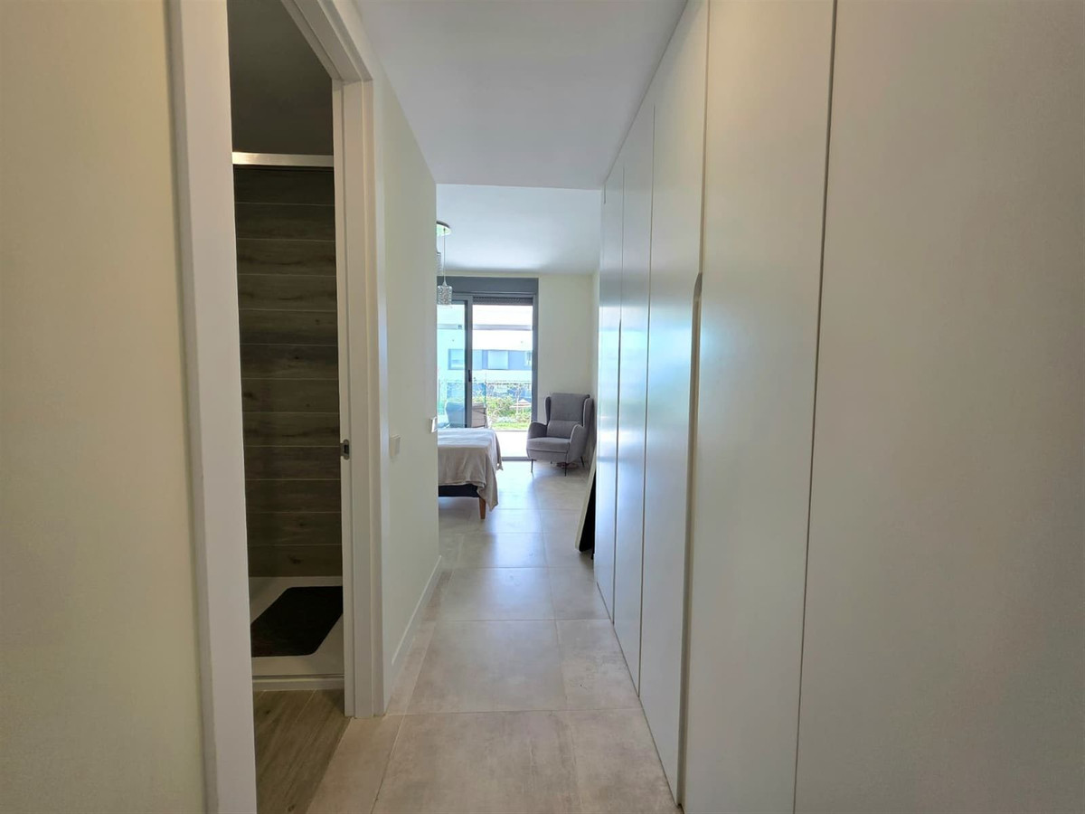 2 Bedroom Apartment in Estepona - Photo 17