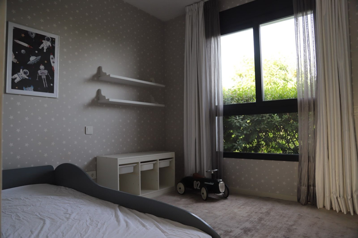 3 Bedroom Apartment in Estepona - Photo 20