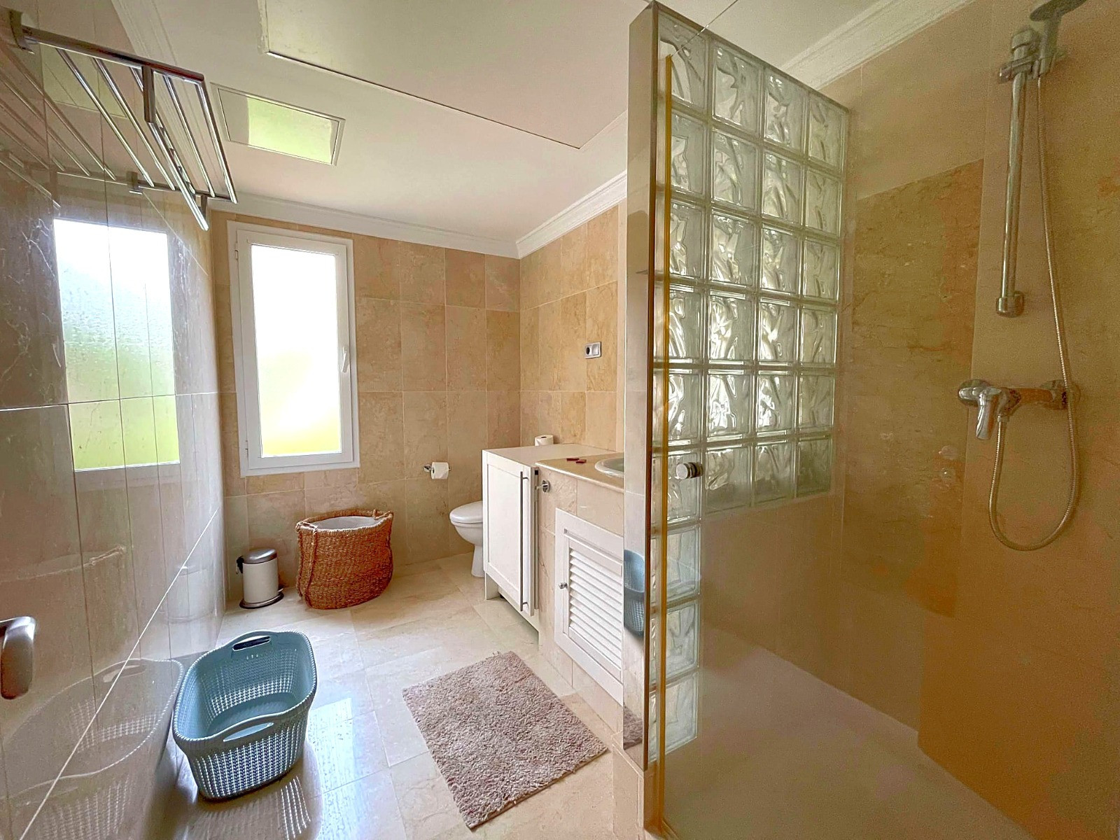 3 Bedroom Apartment in Marbella - Photo 10