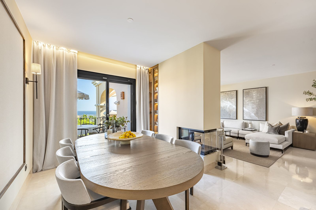 3 Bedroom Penthouse in Benahavís - Photo 5