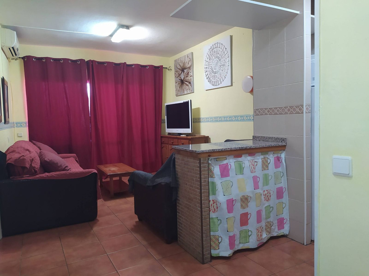 1 Bedroom Apartment in Torremolinos - Photo 13