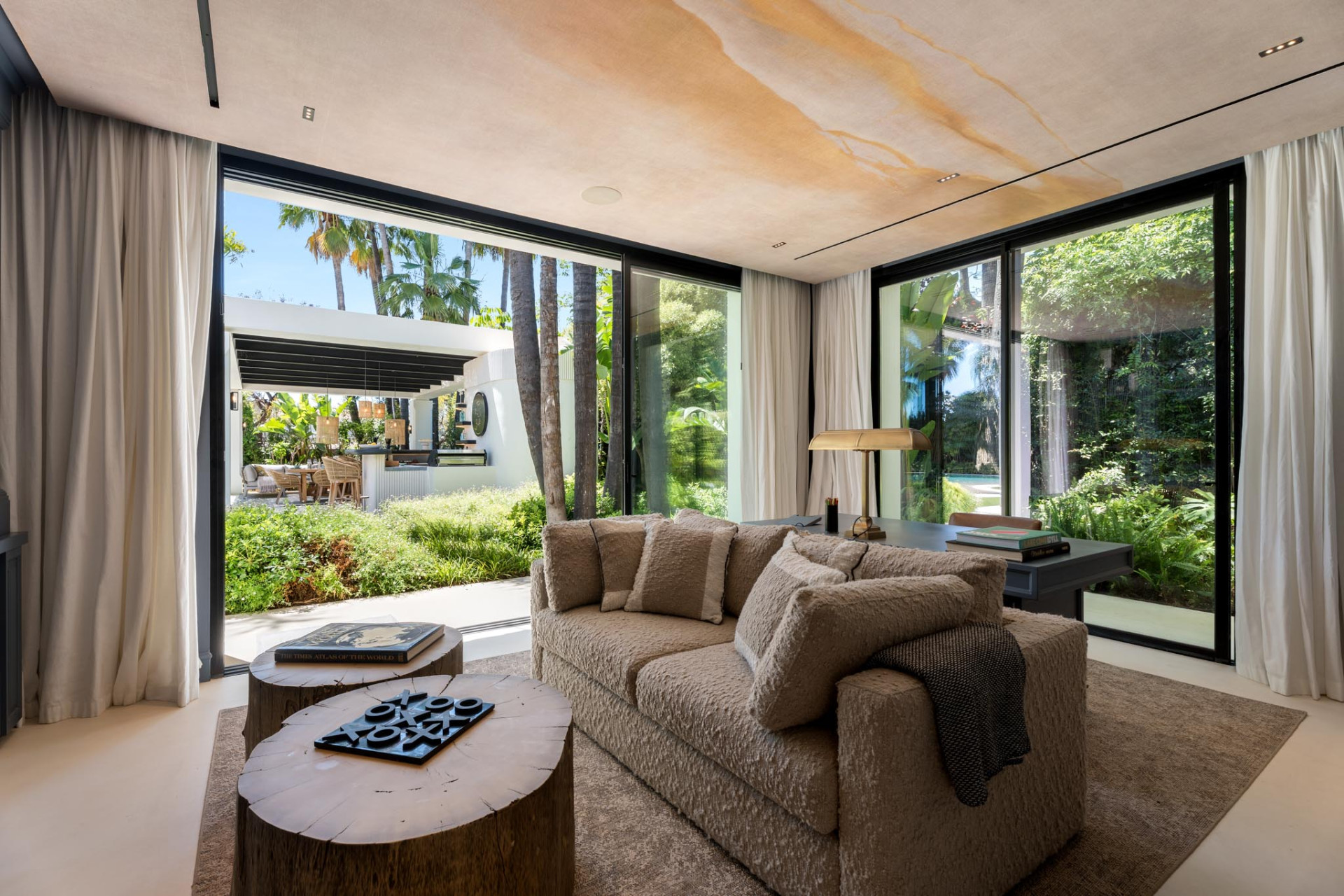 6 Bedroom Villa in Marbella - Photo 12