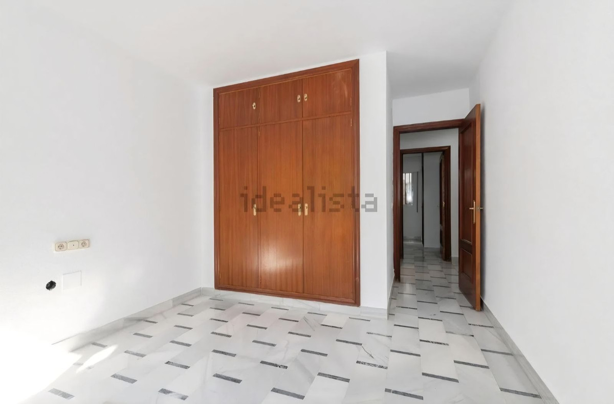 4 Bedroom Apartment in Málaga - Photo 17
