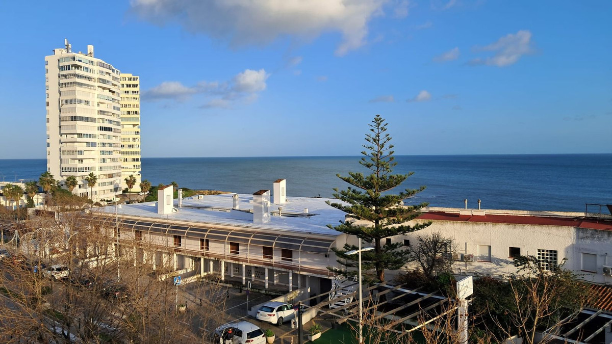 3 Bedroom Apartment in Torreguadiaro - Photo 2