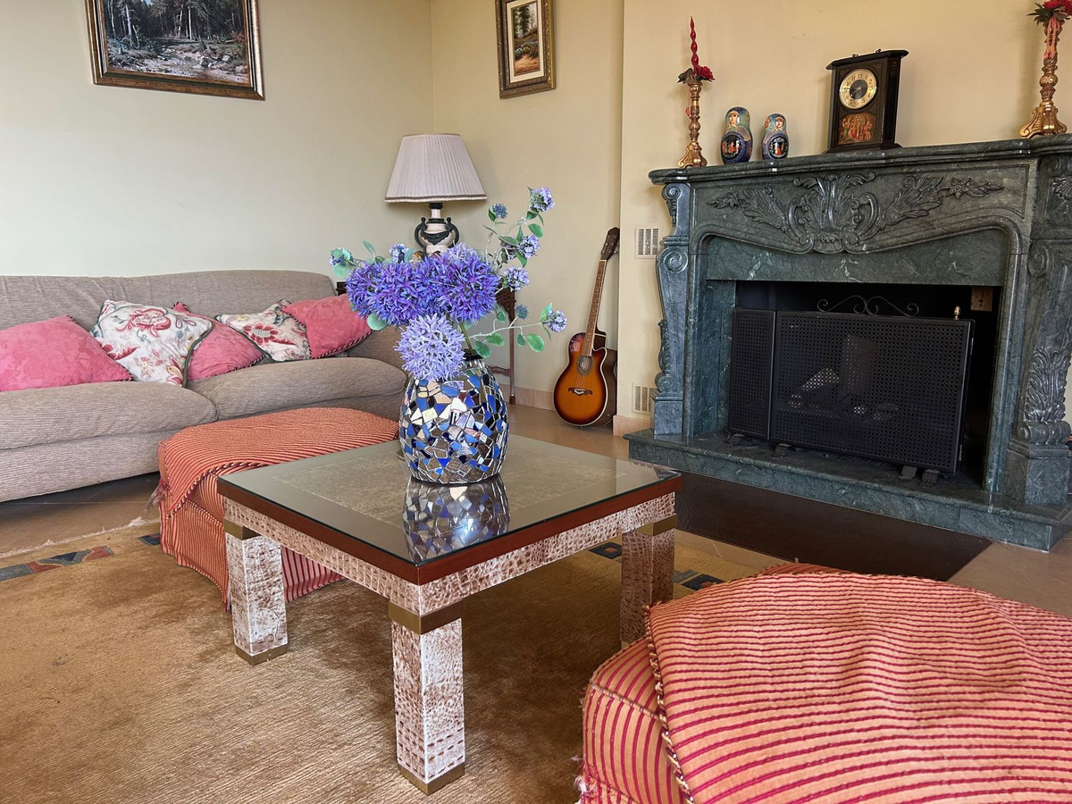 7 Bedroom Villa in Estepona - Photo 19