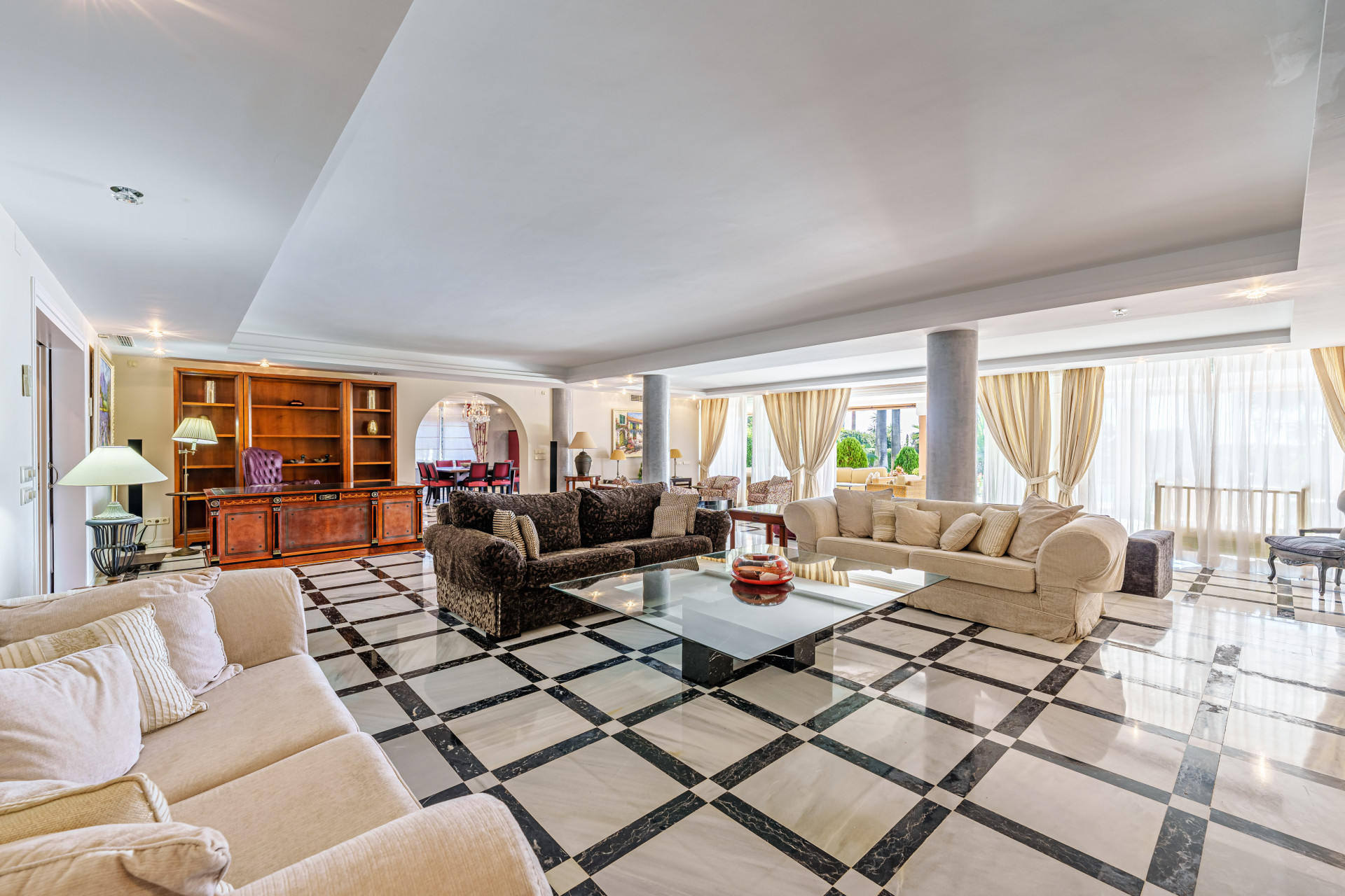 9 Bedroom Villa in Estepona - Фото 5