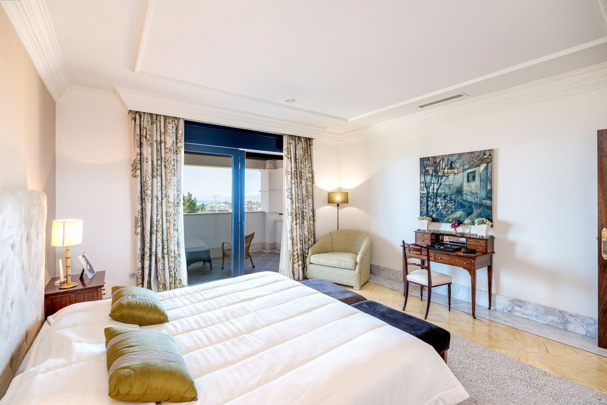 6 Bedroom Villa in Marbella - Photo 30