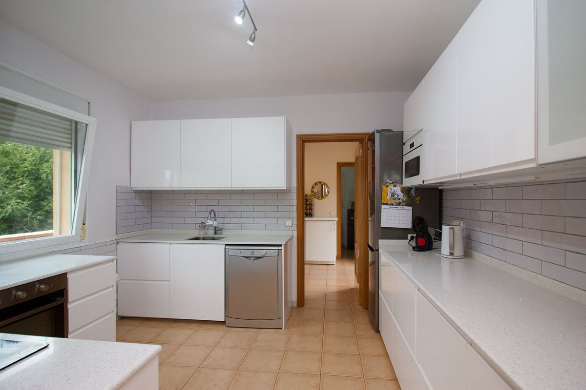 5 Bedroom Villa in Coín - Photo 13