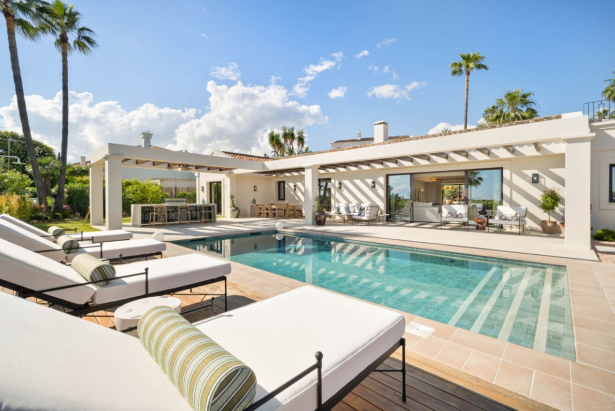 4 Bedroom Villa in Marbella - Photo 3