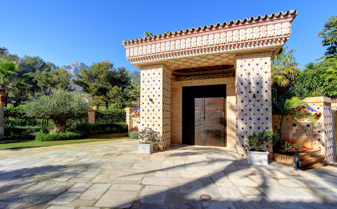 6 Bedroom Villa in Marbella - Photo 6