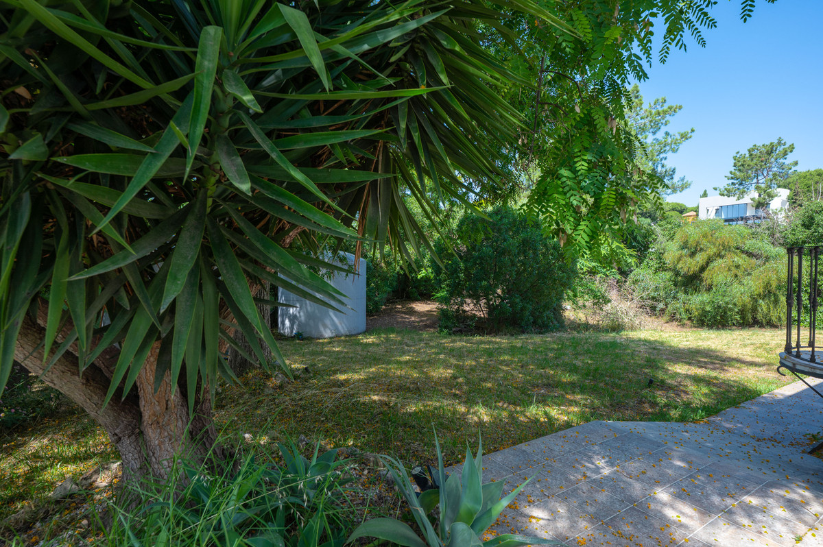 4 Bedroom Villa in Marbella - Photo 29