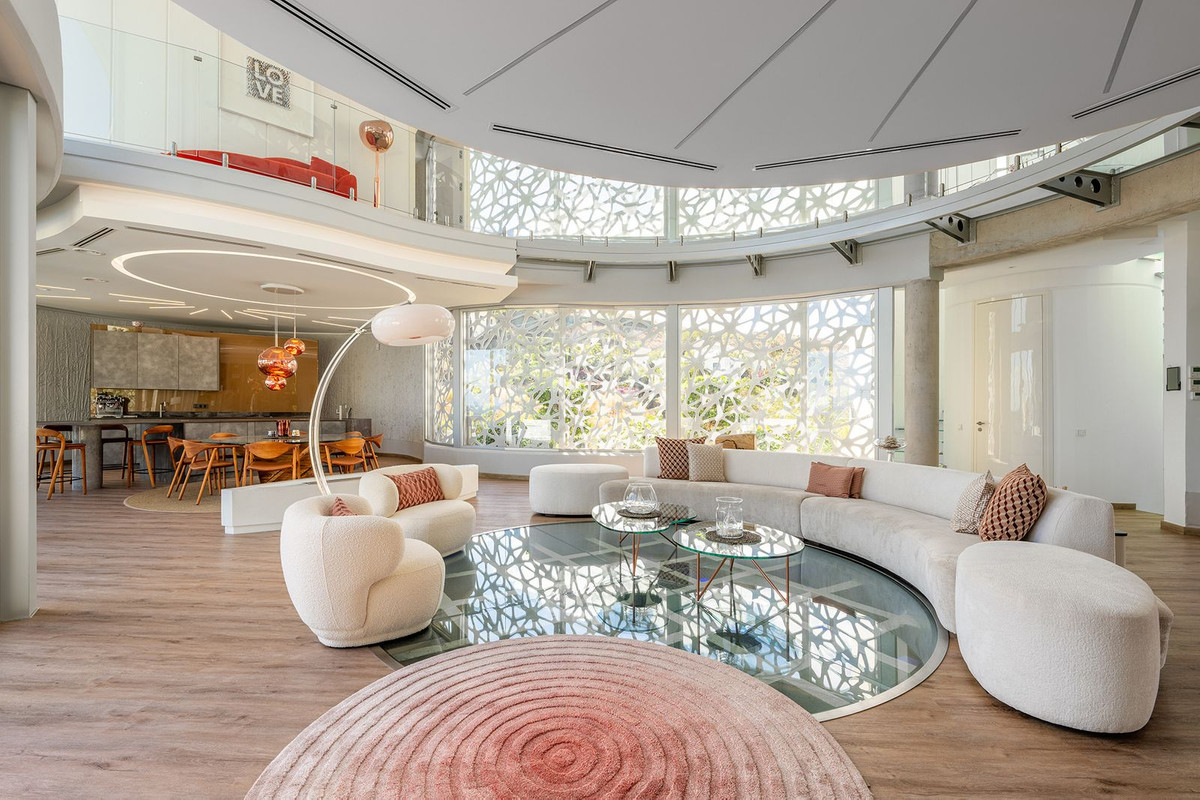 6 Bedroom Villa in Estepona - Photo 6
