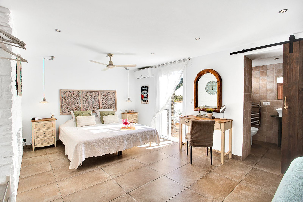 6 Bedroom Villa in Marbella - Photo 35