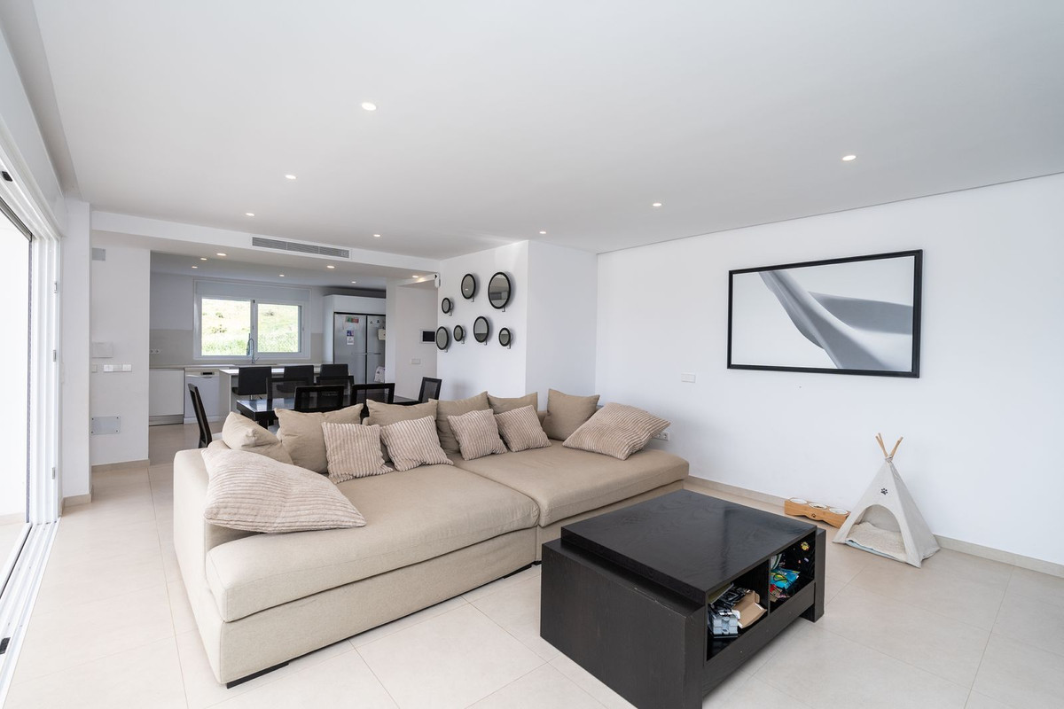 3 Bedroom Villa in Estepona - Photo 6
