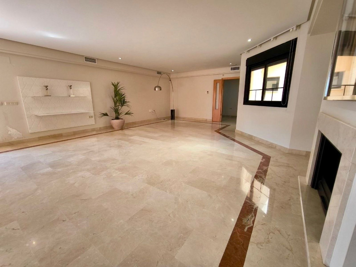 Piso de 2 dormitorios con piscina en Málaga – Foto 9