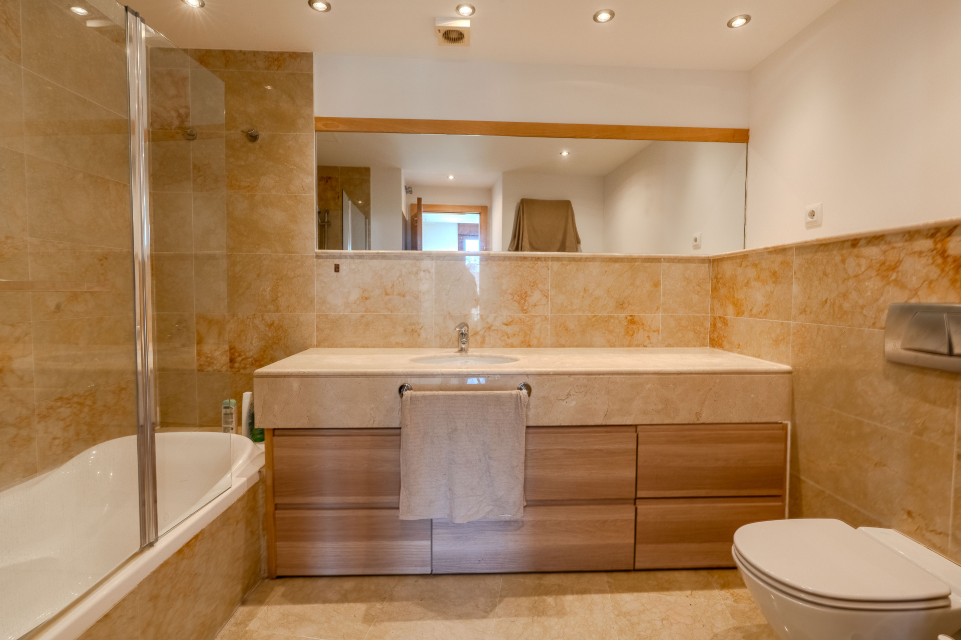 3 Bedroom Apartment in Marbella - Photo 18