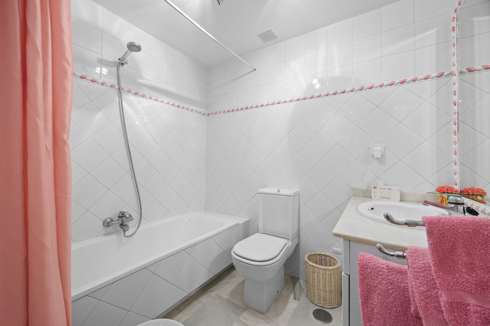 5 Bedroom Townhouse in Estepona - Photo 20
