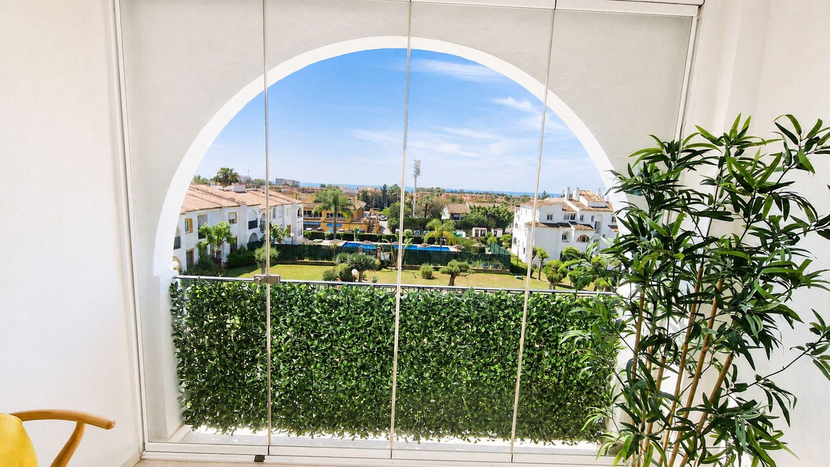 2 Bedroom Apartment in Estepona - Photo 16