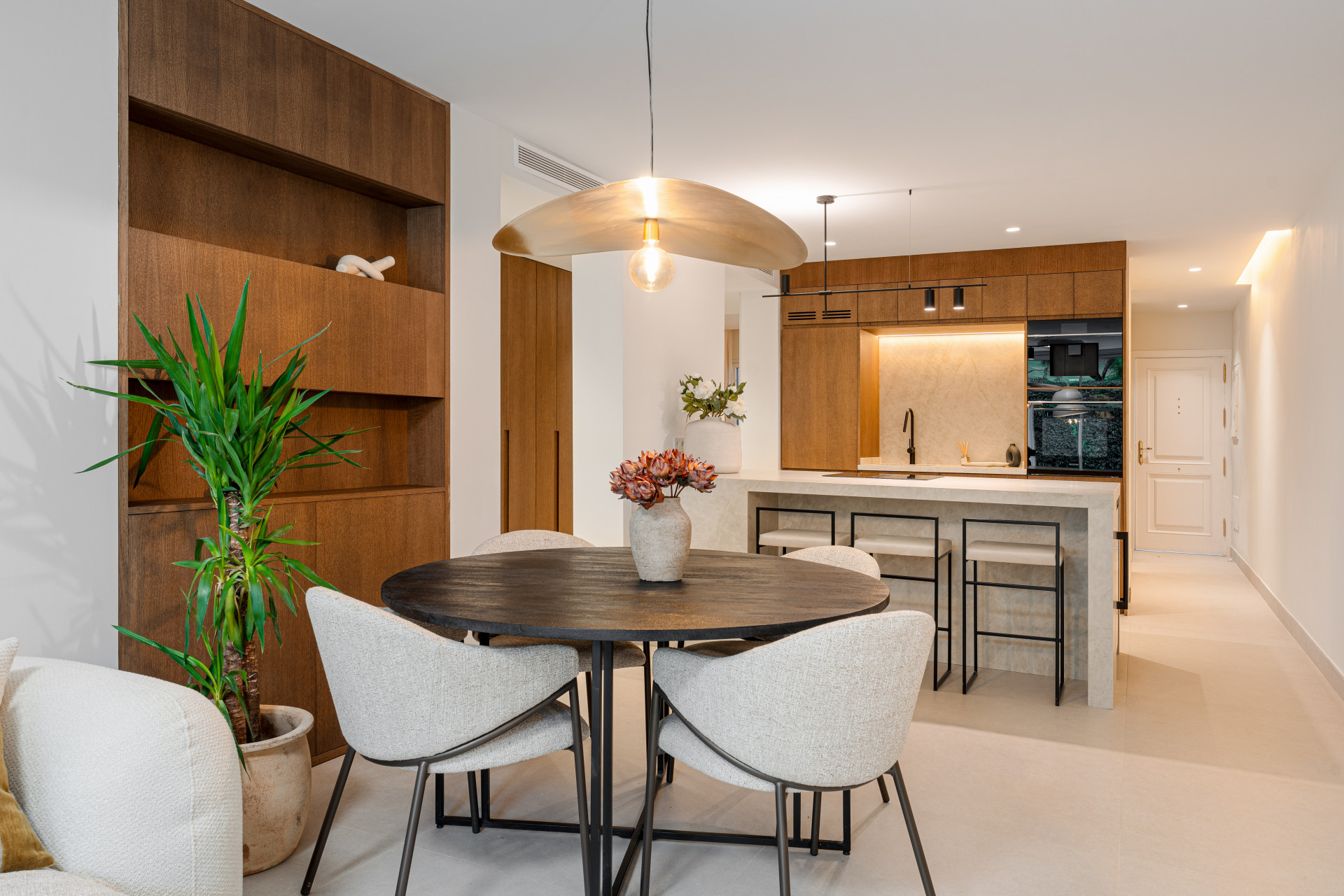 3 Bedroom Apartment in Benahavís - Photo 5